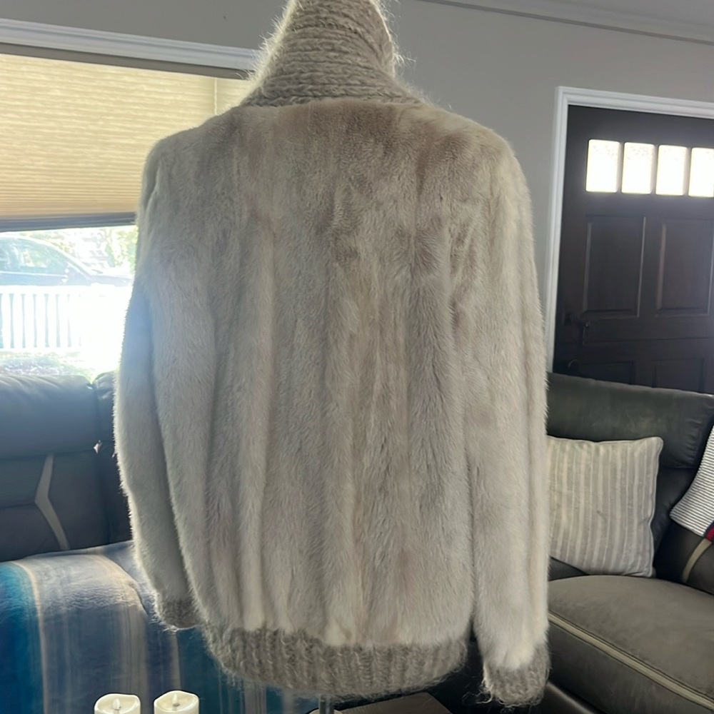 Rare Vintage Viola Sylbert Mink Coat
One of a kind! - Picture 3 of 16